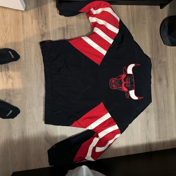 Mitchell & Ness Bulls Winter Jacket - Picture 2 of 4